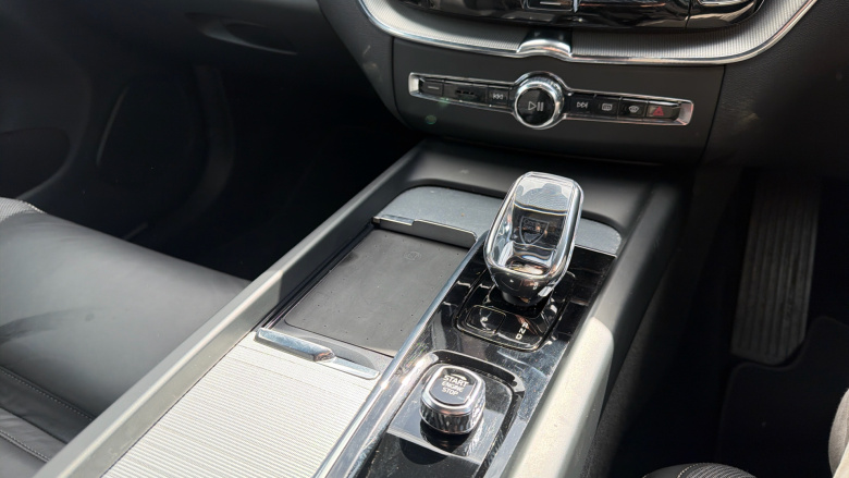 Volvo XC60 2.0 B5P Plus Black Edition 5dr AWD Geartronic Petrol Estate